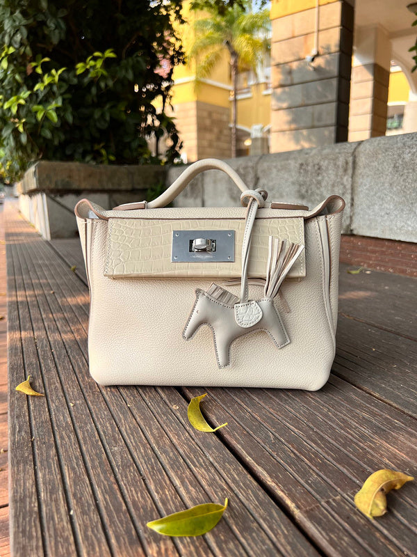  top-handle bag interior and compartment view