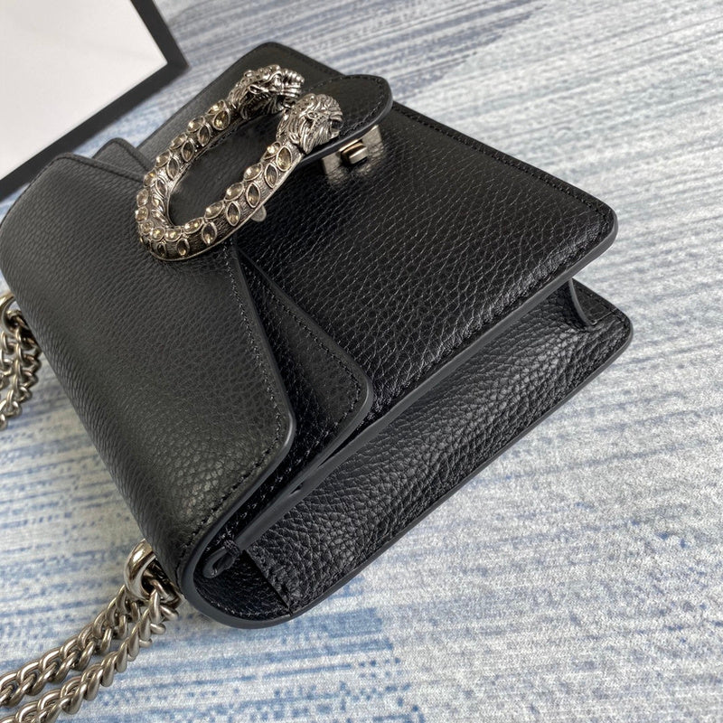 Handle and strap detail of everyday-luxe signature women's handbag – women's designer-style accessory