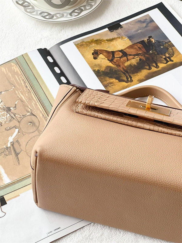 Interior view of structured premium bag