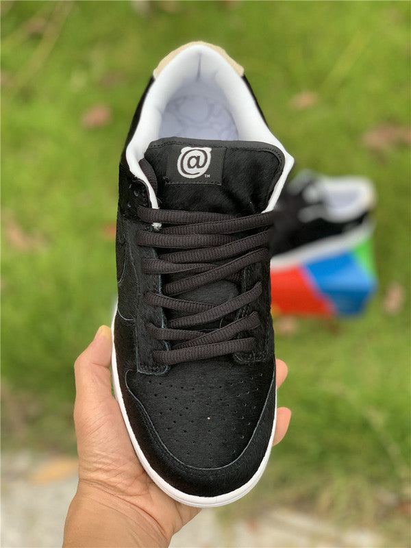 Nike Men's & Women's Designer Lifestyle Shoes — Style 080 close-up view