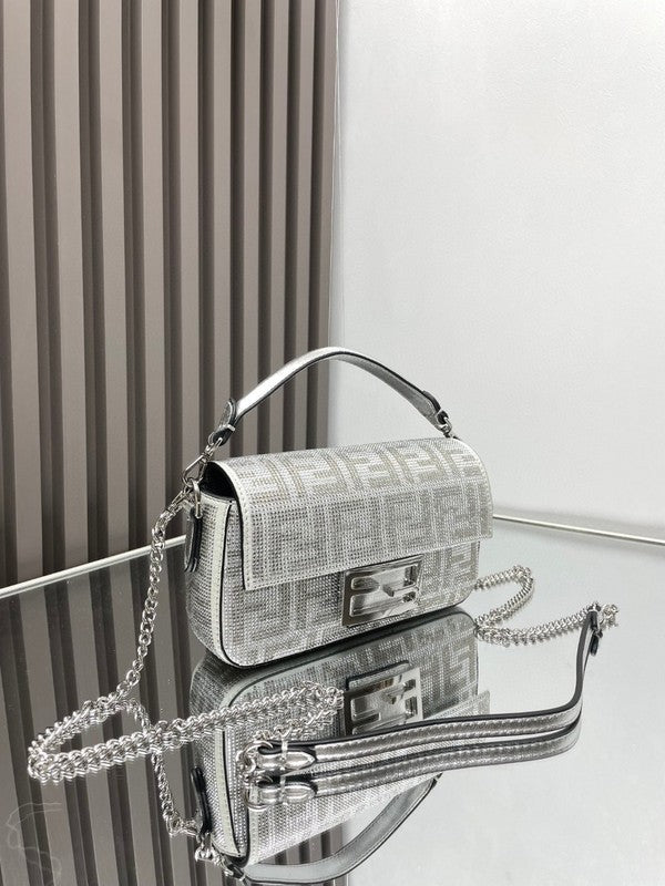 Ziva's Charm handbag – carry view (19cm*10cm*4cm)