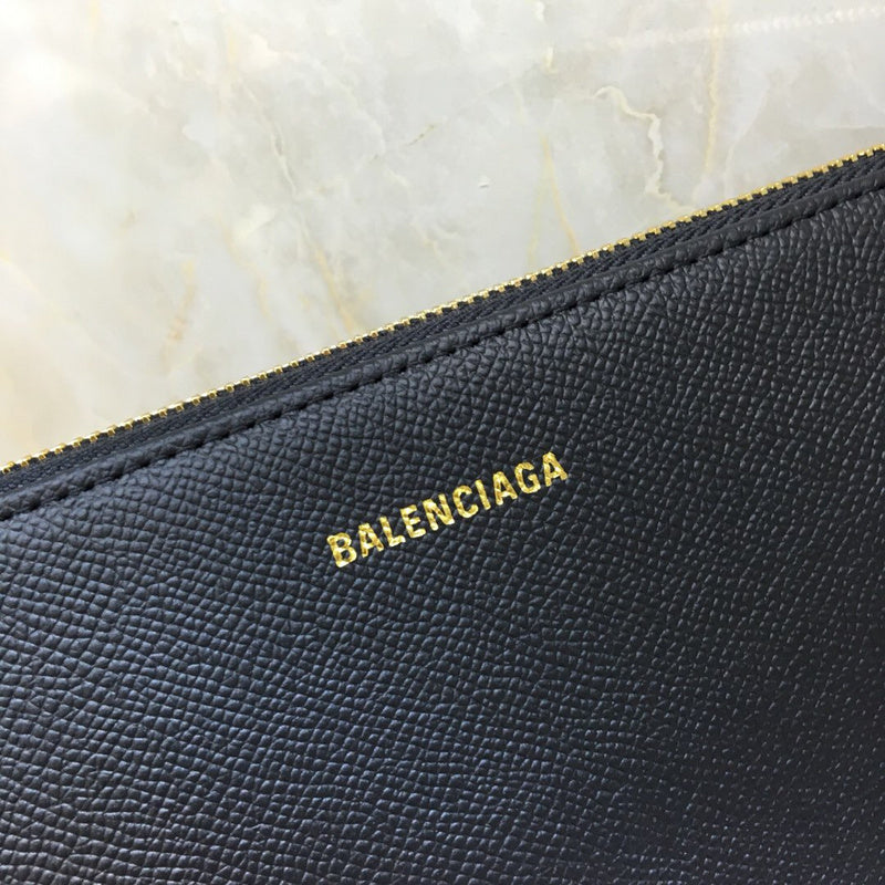 Chic Faux Leather Handbag - Signature Hardware Accents | Women's Luxury Handbag #1022 - hardware and detail close-up (image 5) of designer-inspired handbag
