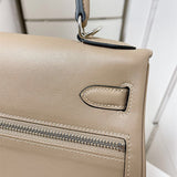  Essential top-handle bag carried on shoulder 10