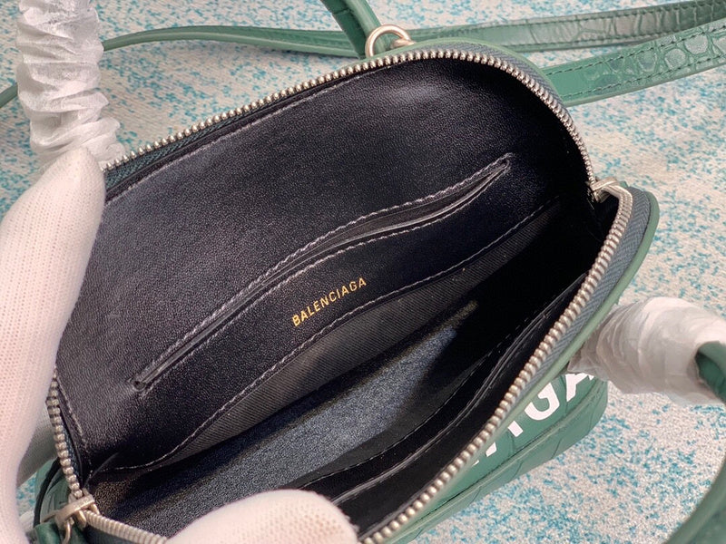Classic Premium PU Leather Handbag - Understated Luxury Look | Women's Luxury Handbag #660 - texture close-up (image 9) of designer-inspired handbag