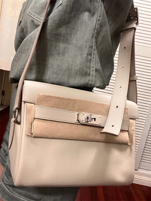  crossbody bag interior and compartment view 9