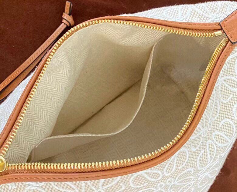 Ziva's Charm handbag – full view (27cm*21cm*16.5cm)