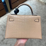 Timeless tote bag front view 7
