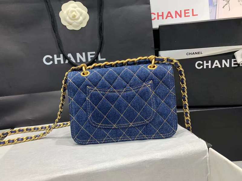 Zivas Charm Chic Craftsmanship Luxury Handbag (Contemporary Shape Language) – Close-Up Detail