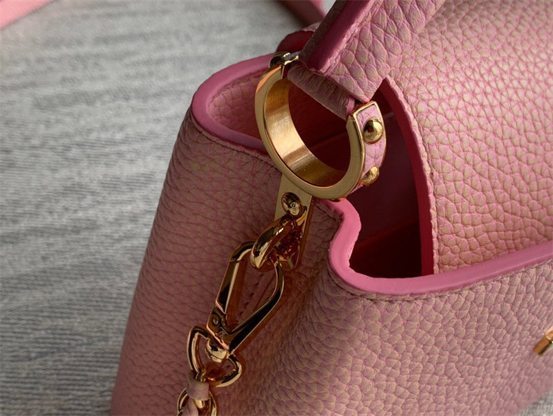  shoulder bag interior and compartment view 9