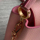  shoulder bag interior and compartment view 9