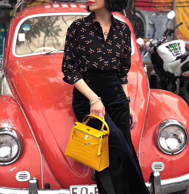  streamlined shopper bag styled with outfit 12