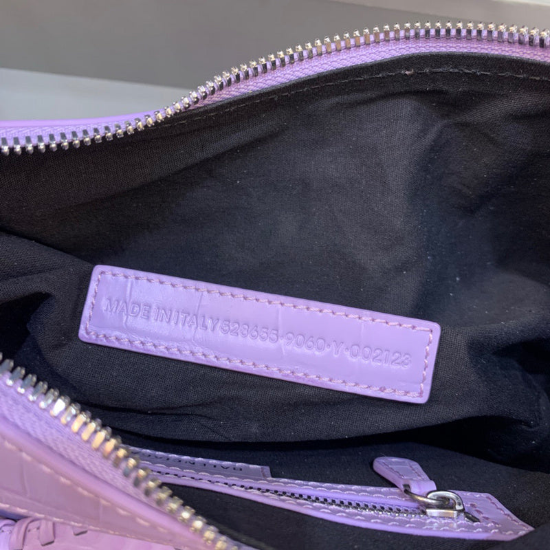 Effortless Premium PU Leather Handbag - Refined Silhouette | Women's Designer-Inspired Purse #365 - texture close-up (image 9) of designer-inspired handbag