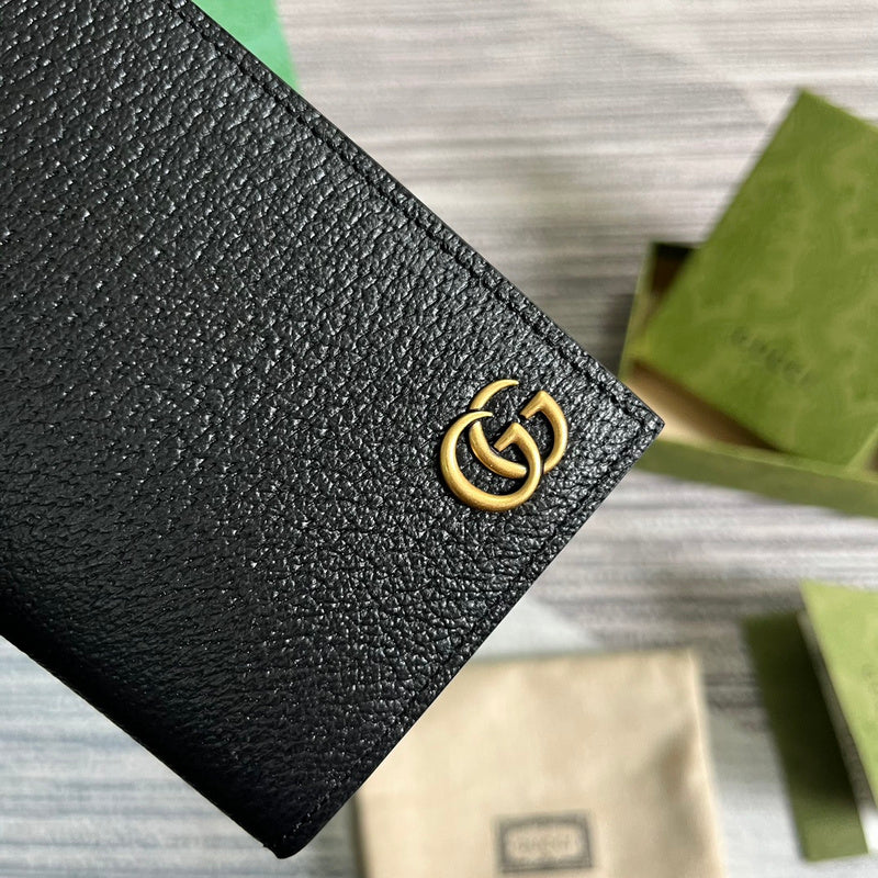 Styled lifestyle shot of chic everyday-luxe women's handbag – women's statement bag