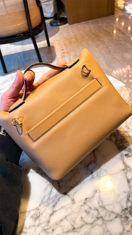  crossbody bag interior and compartment view