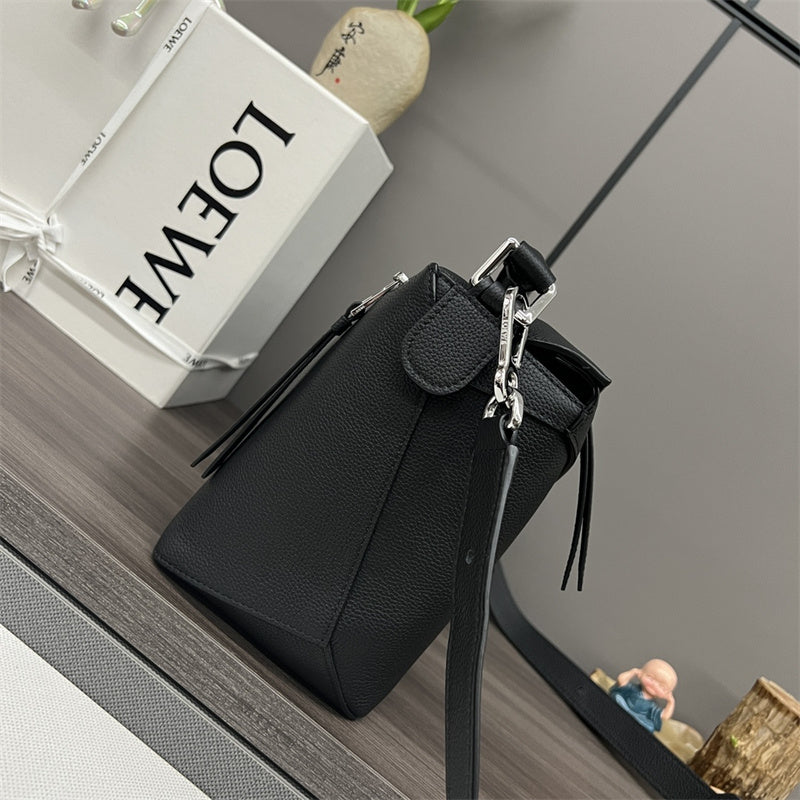 Ziva's Charm handbag – detail view (18cm*12.5cm*8cm)