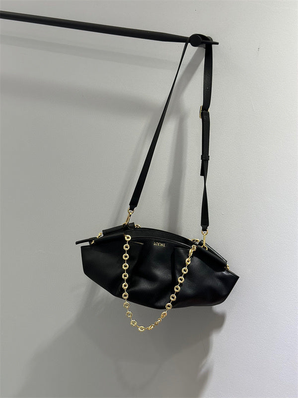 Ziva's Charm handbag – interior view (35cm*21cm*11.5cm)