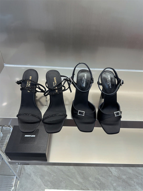 Three-quarter angle view of Saint Laurent luxury piece style No.088