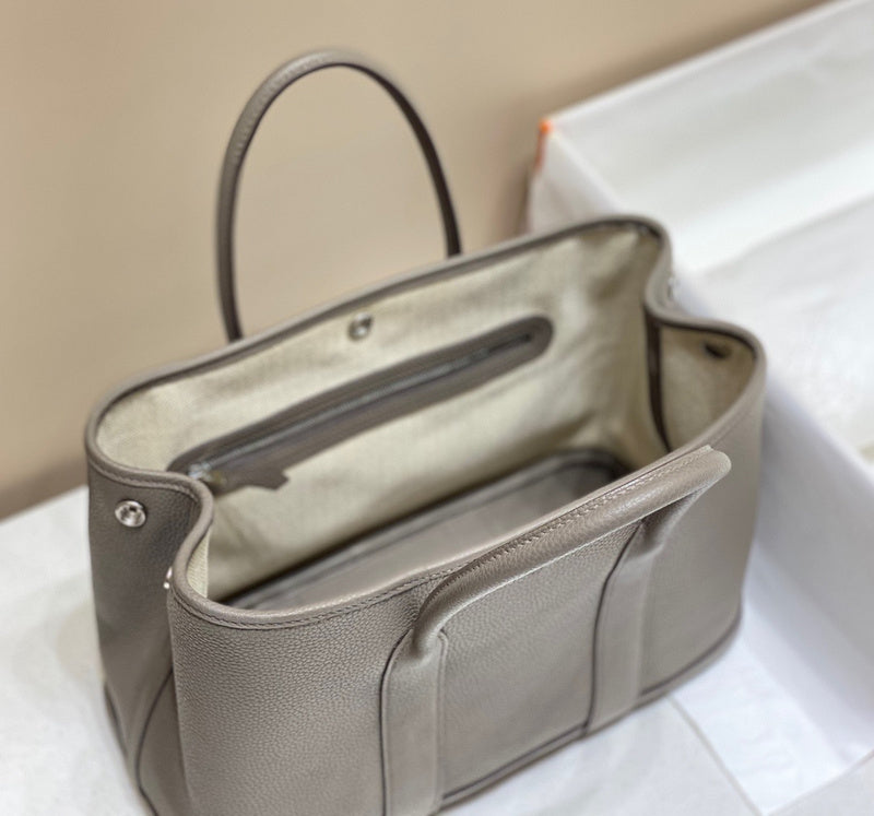 Versatile handbag styled for everyday wear