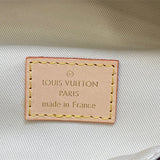  Sophisticated shoulder bag carried on shoulder 10