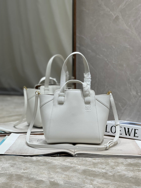 Ziva's Charm handbag – product shot (20cm*18cm*20cm)