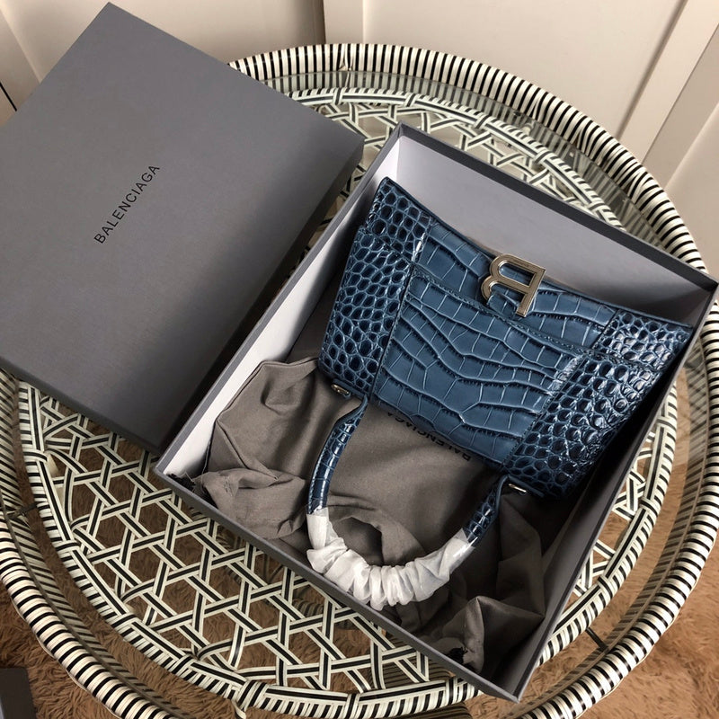 Front view of everyday-luxe premium women's handbag – women's premium purse