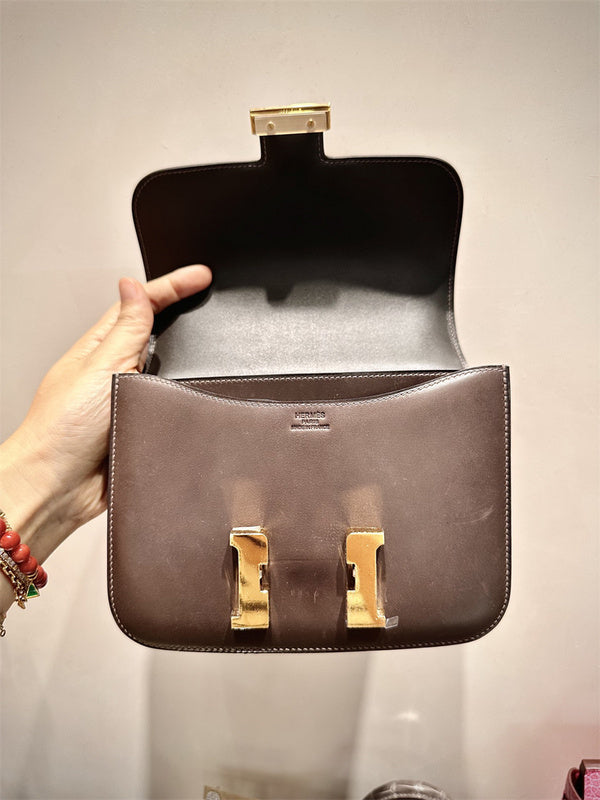  satchel interior and compartment view 21
