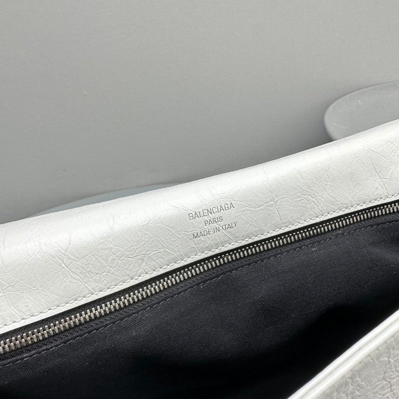 Zivas Charm Streamlined Design Fashion Handbag (Timeless Wardrobe Addition) – Detail View