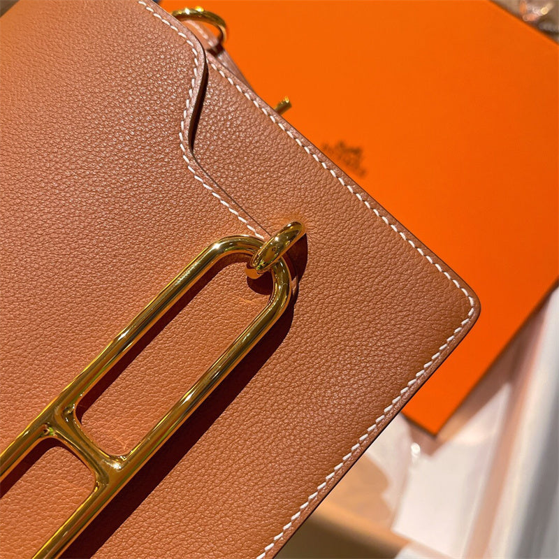  elegant tote bag styled with outfit 18