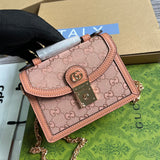 Handle and strap detail of classic refined women's handbag – women's everyday handbag