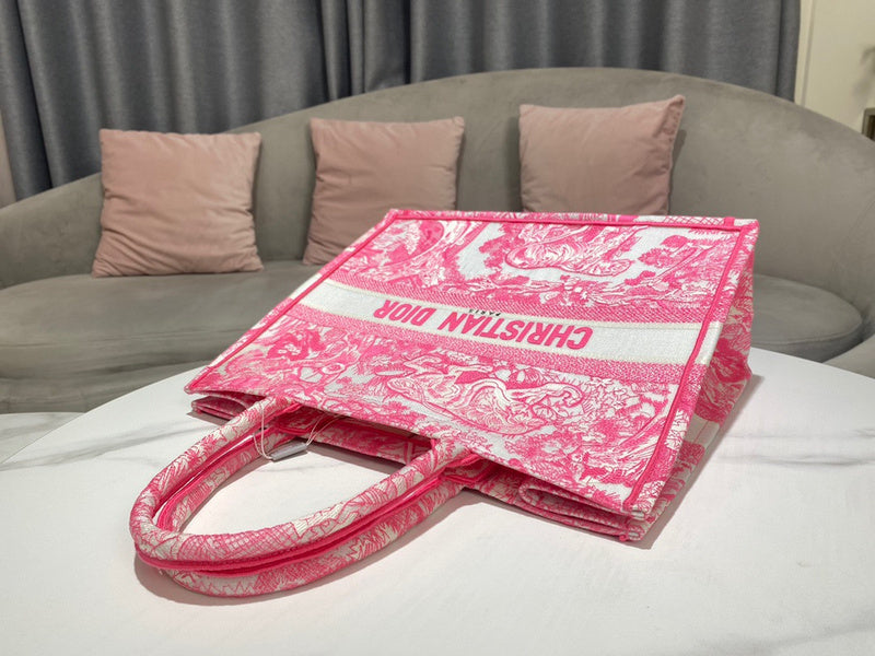 Back view of everyday-luxe statement women's handbag – women's luxury handbag