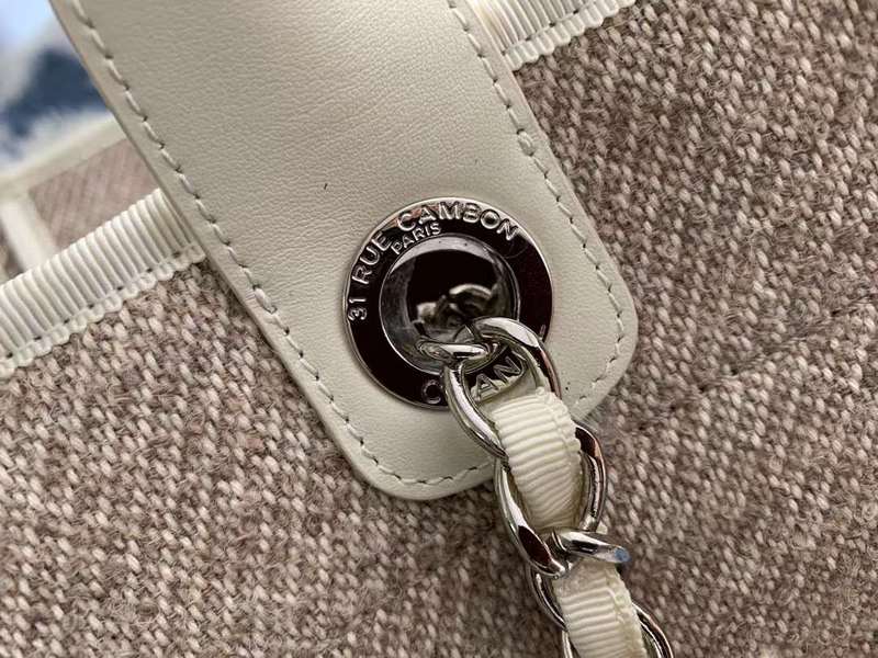 Zivas Charm Refined Everyday Style Luxury Handbag (Versatile Style Statement) – Styled Look