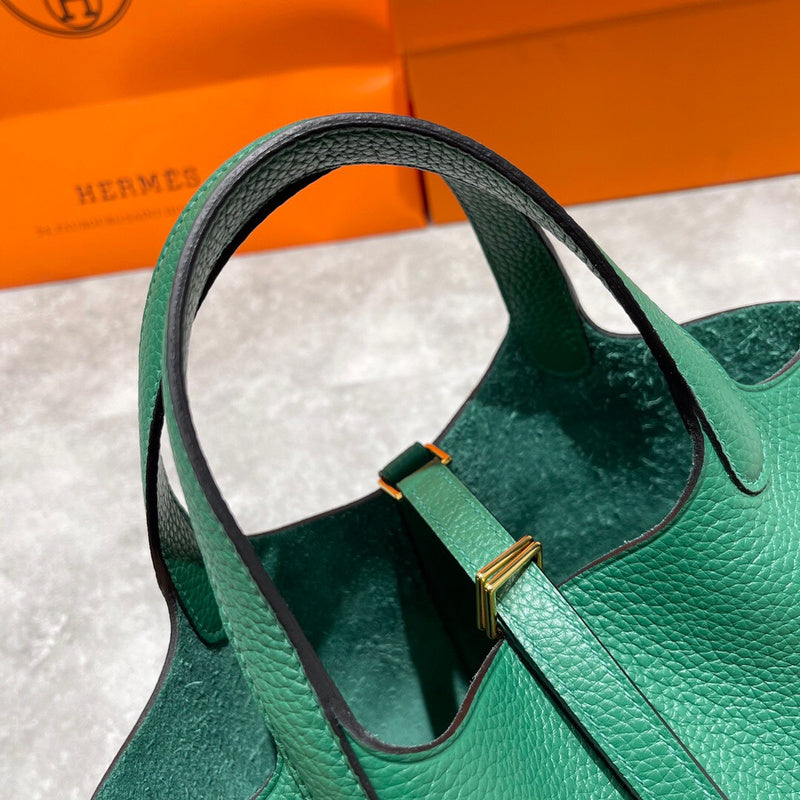 Streamlined handbag styled for everyday wear