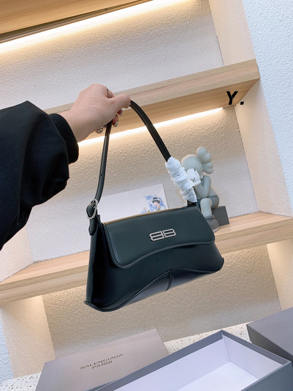 Ziva's Charm handbag – carry view (one versatile size)