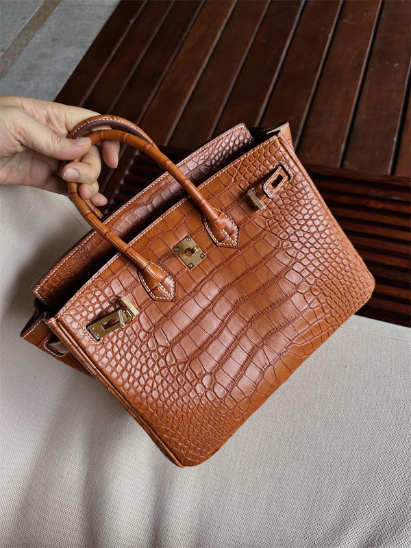  Sophisticated tote bag carried on shoulder