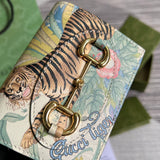Styled lifestyle shot of modern premium women's handbag – women's everyday handbag