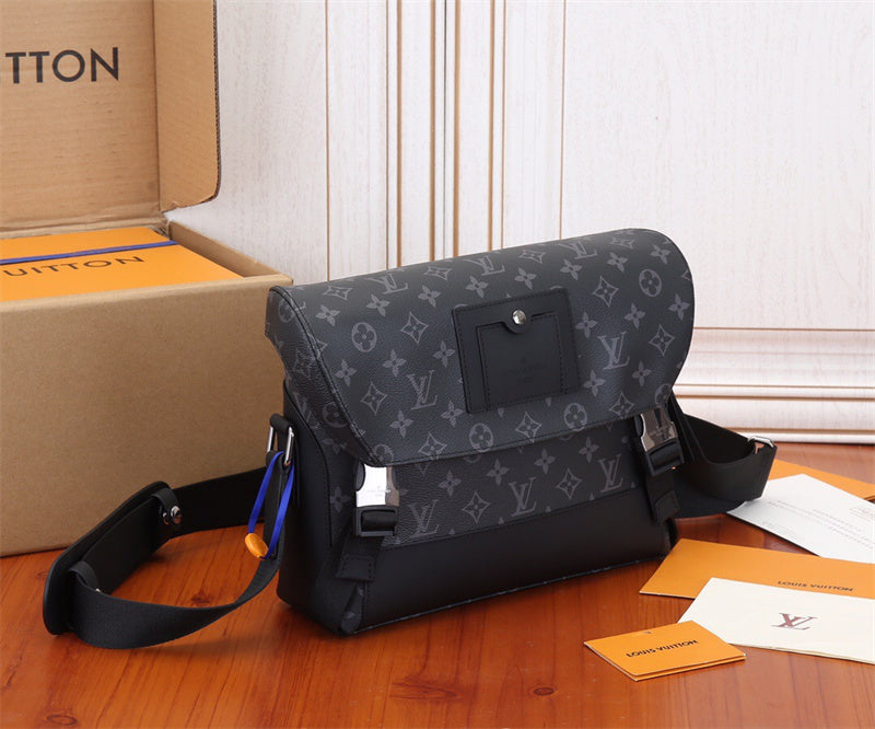  structured bag interior and compartment view