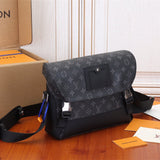  structured bag interior and compartment view