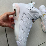 Nike Men's & Women's Luxury Low-Top Trainers — Style 177 angle view