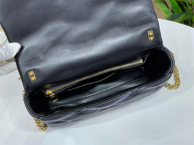  tote bag interior and compartment view