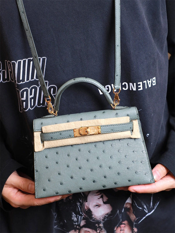  structured bag close-up of hardware and finish 11