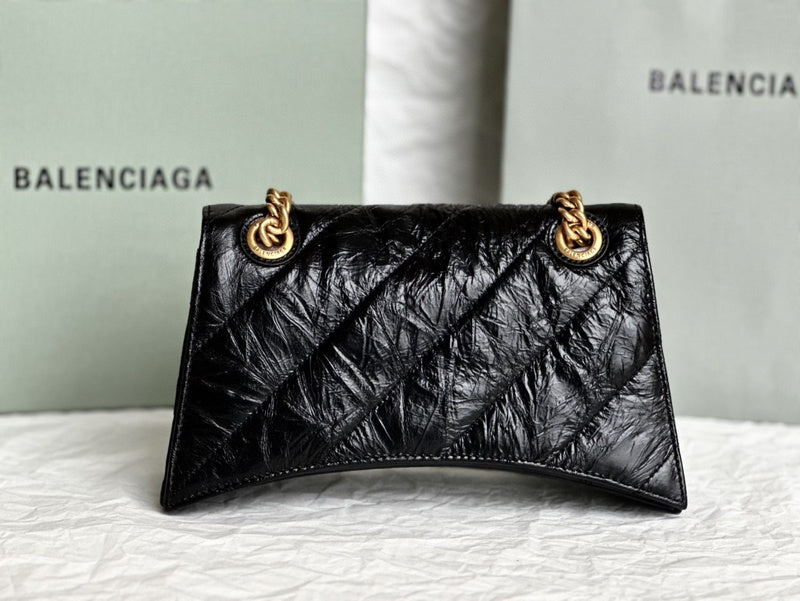 Zivas Charm Elevated Essentials Statement Handbag (Versatile Style Statement) – Lifestyle Shot