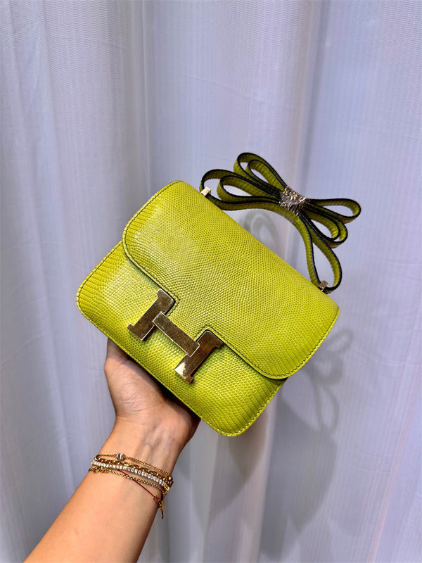  modern carryall bag detail view showing craftsmanship 8