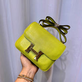  modern carryall bag detail view showing craftsmanship 8