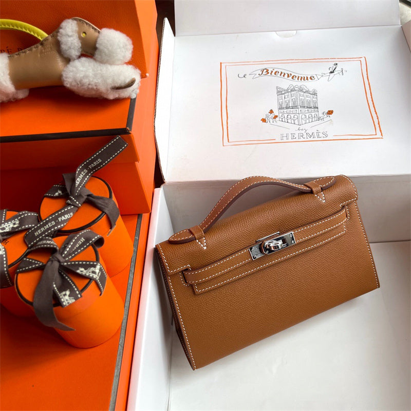  Sophisticated shoulder bag carried on shoulder 28