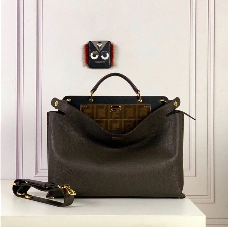 Ziva's Charm handbag – detail view (41cm*13cm*29cm)