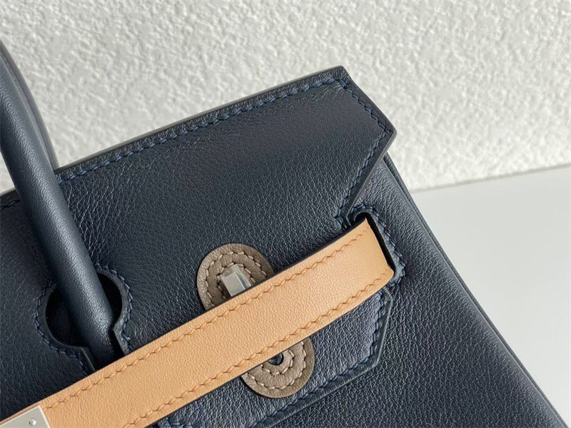 Interior view of effortless premium bag
