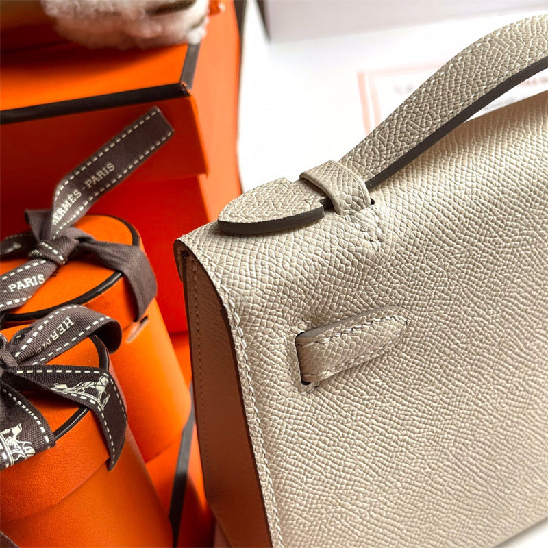  essential shoulder bag detail view showing craftsmanship 26
