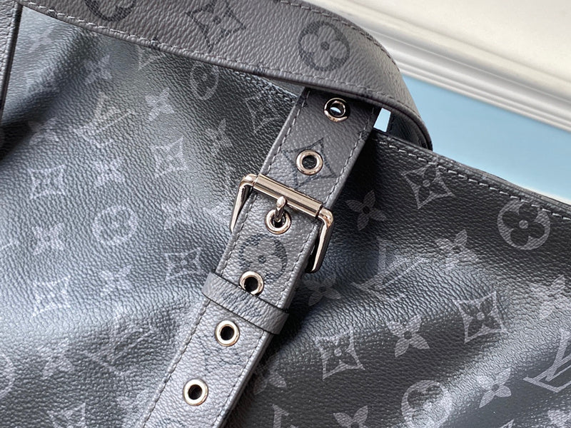 Side profile of chic everyday-luxe women's handbag – women's premium purse