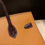  Smart tote bag carried on shoulder 10