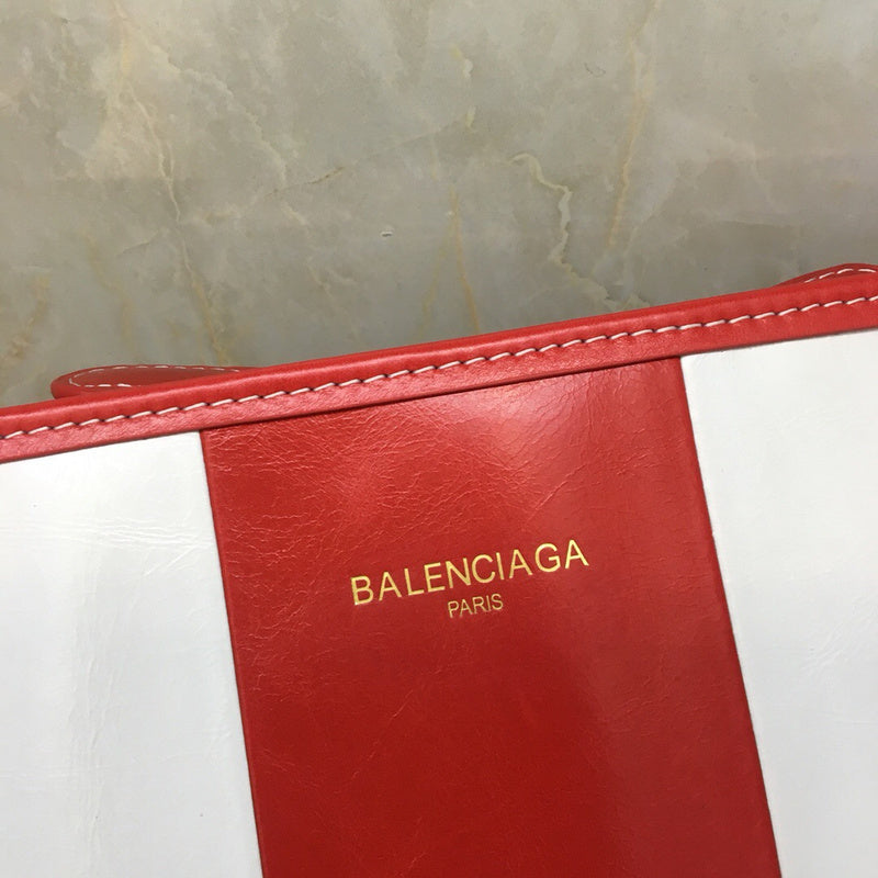 Elegant Vegan Leather Handbag - Versatile Everyday Design | Women's Designer-Inspired Purse #189 - hardware and detail close-up (image 5) of designer-inspired handbag